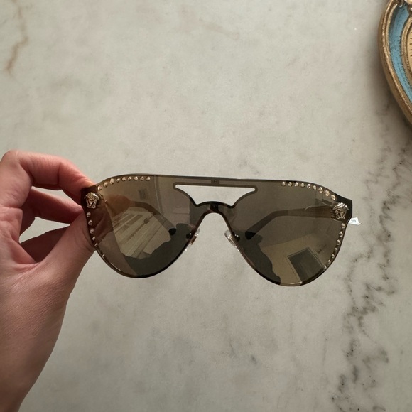 🔥NEW CRYSTAL VERSACE MIRRORED SUNGLASSES 🔥 - Picture 10 of 15